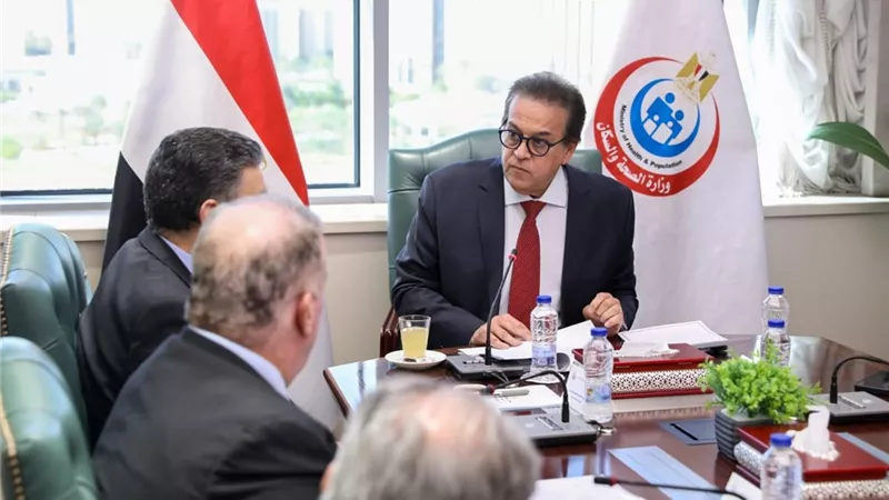وزير الصحة يوجه بإدخال تقنيات المستشفيات الذكية والجراحة الروبوتية ضمن المنظومة
