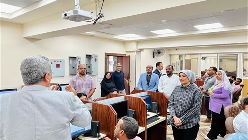 رئيس جامعة الأقصر تتفقد اختبارات التحول الرقمى