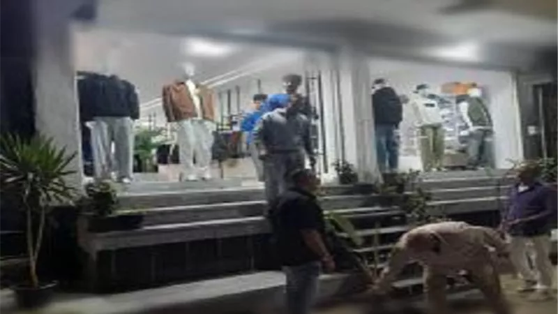 حملات مكبرة لإزالة الاشغالات بمدينة الزقازيق لتحقيق الإنضباط