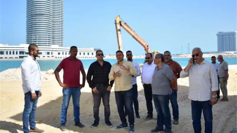 رئيس جهاز العلمين الجديدة يتفقد أهم المشروعات القومية فى المدينة.. صور