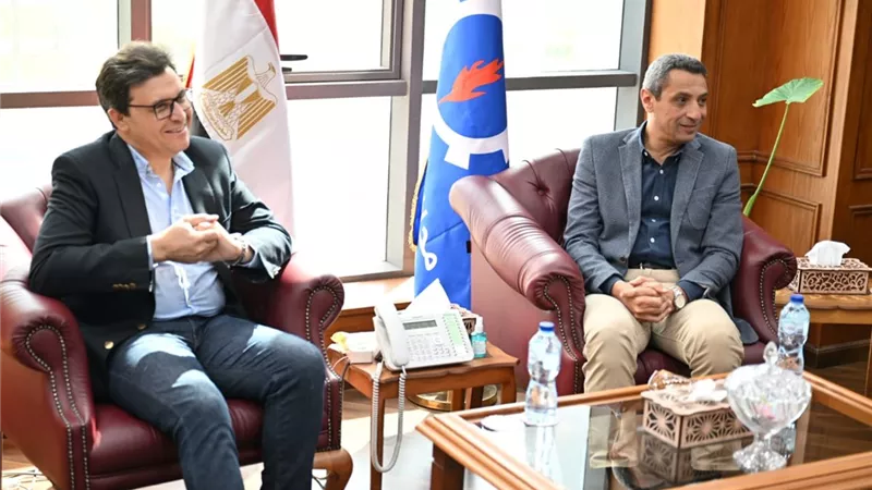 وزير الثقافة يبحث مع محافظ السويس مستجدات المشروعات الثقافية