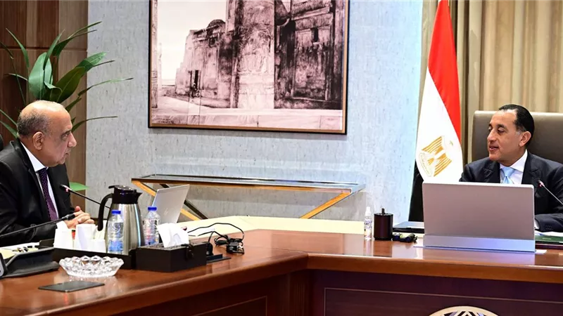رئيس الوزراء يتابع عددا من ملفات عمل وزارة الكهرباء والطاقة المتجددة