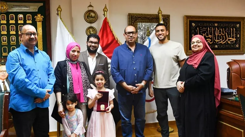 ياسر إدريس يكرم ليلى محمد بطلة الإرادة