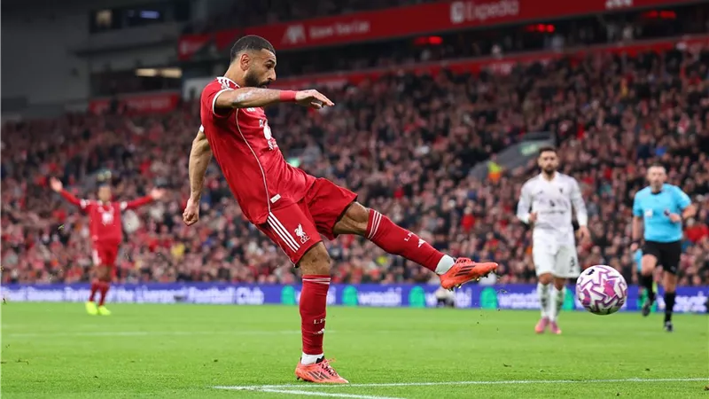 محمد صلاح يقود تشكيل ليفربول ضد آينتراخت اليوم بدوري أبطال أوروبا