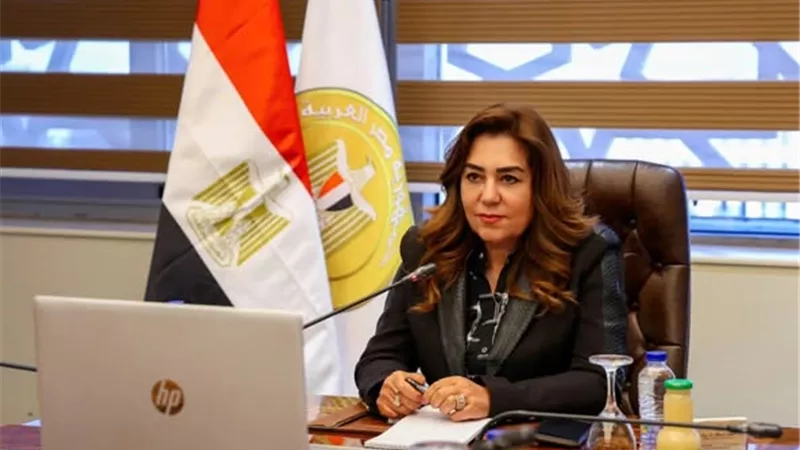 وزيرة التنمية المحلية توجه القيادات الجديدة بضرورة التواجد بين المواطنين