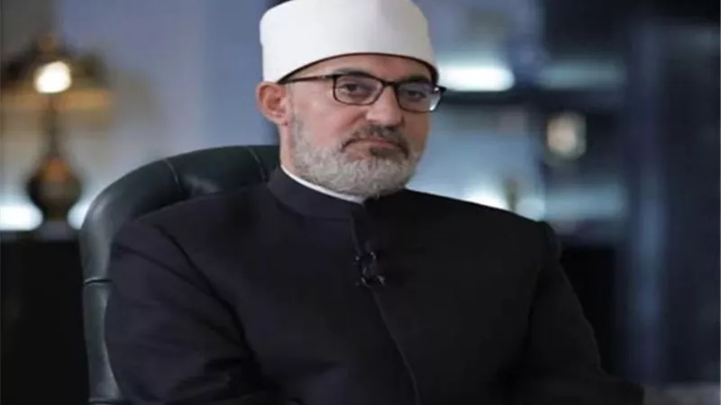 المفتي يعزي رئيس جامعة الأزهر الأسبق في وفاة شقيقته