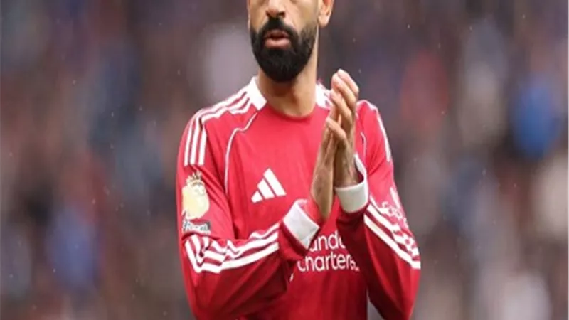 محمد صلاح يثير الجدل ويحذف صورته بقميص ليفربول