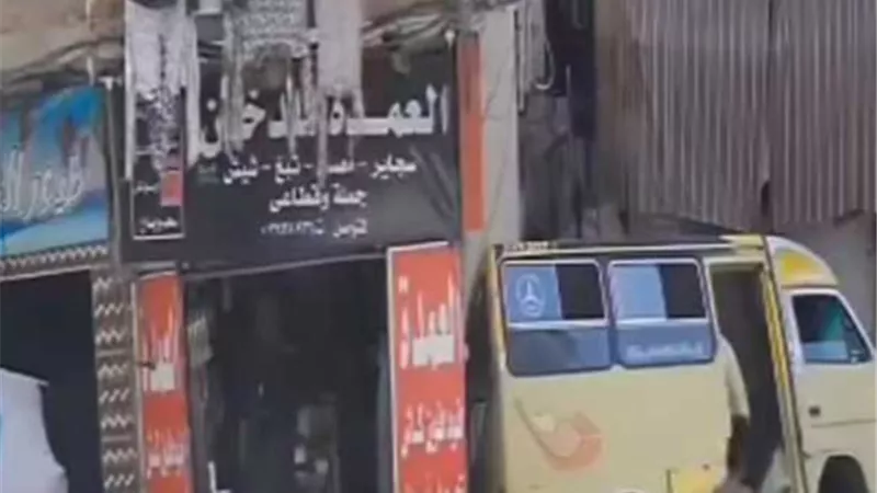 ميكروباص يدهس مسن ومسنه شرق الاسكندرية اثناء رجوعه للخلف فجأة