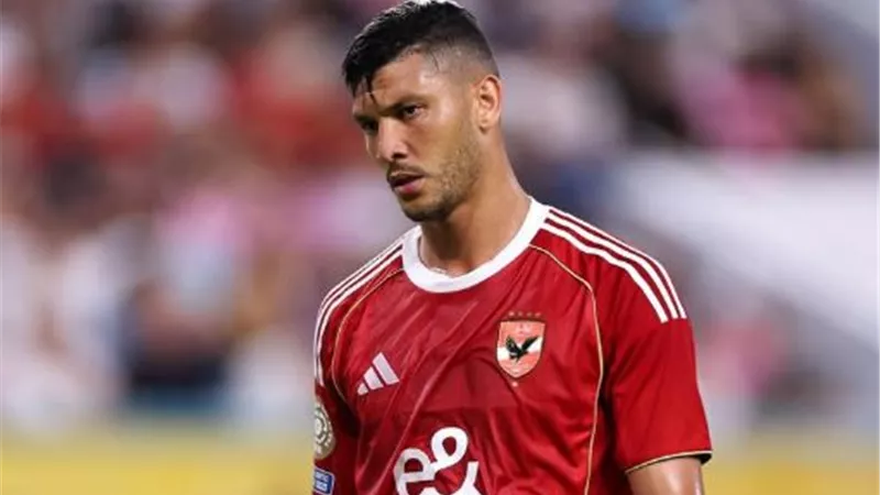 الأهلي يًحدد موعد انتظام مدافعه المغربي في التدريبات الجماعية