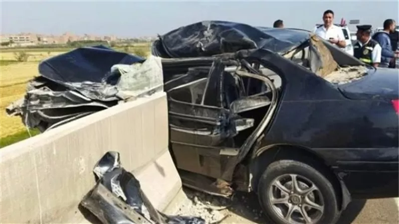 مصرع وإصابة 3 إثر إصطدام سيارة ملاكي برصيف بالبحيرة