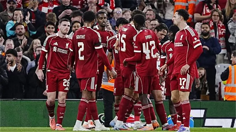 هل يعود محمد صلاح لتشكيل ليفربول الأساسي الليلة؟