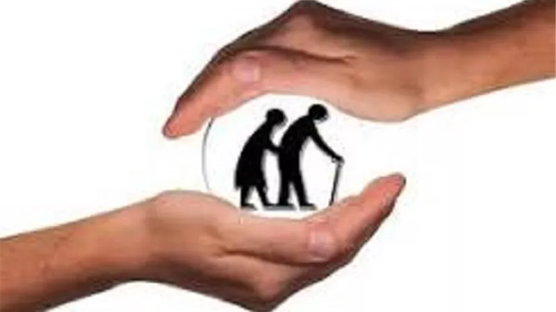 من أعظم أسباب البركة البرّ والإحسان إلى الضعفاء وكبار السن