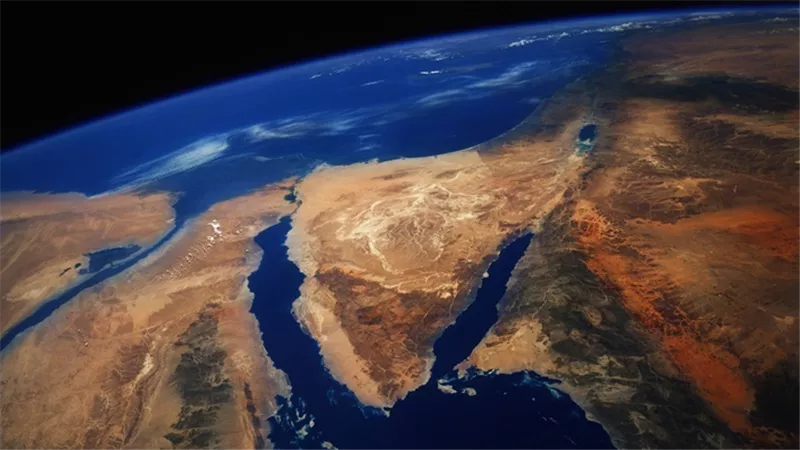 البحر الأحمر اختفي تمامًا .. ثم عاد من جديد..!!