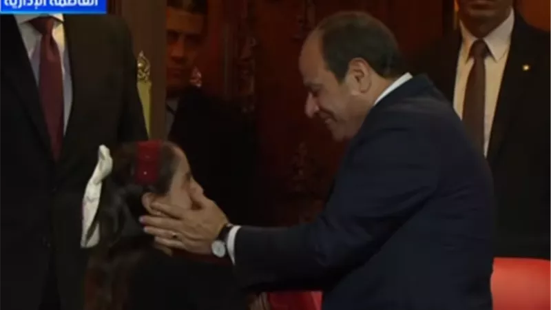 الرئيس السيسي يلبي طلب طفلة فلسطينية باحتفالية وطن السلام