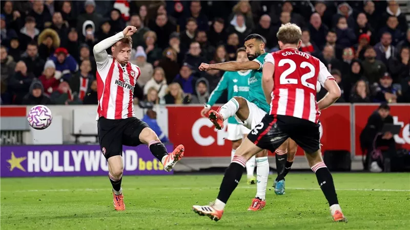 سلوت يتغزل في محمد صلاح بعد هدفه أمام برينتفورد رغم خسارة ليفربول
