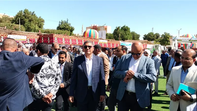 محافظ الجيزة يشارك في افتتاح معرض الوادي الجديد الزراعي الثاني