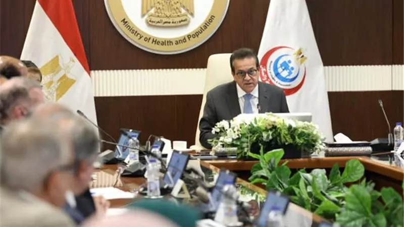 وزير الصحة يوجه بتقديم برنامج علمي يركز على القضية السكانية