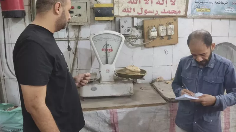 تحرير 300 مخالفة متنوعة خلال حملات على الأسواق والمخابز بالمنيا