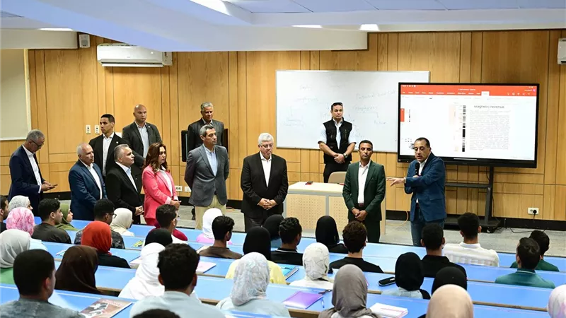 رئيس الوزراء يتفقد جامعة السويس الأهلية