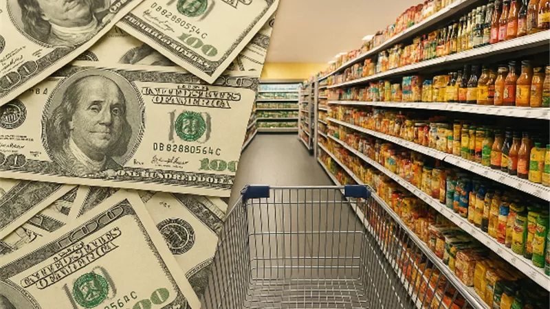 كيف يؤثر سعر الدولار على أسعار السلع الأساسية في مصر؟
