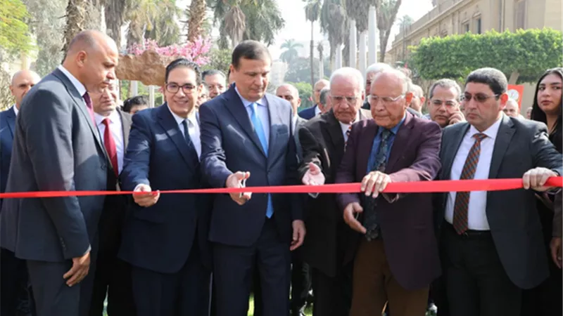وزير الزراعة ورئيس جامعة القاهرة يفتتحان معرض كلية الزراعة