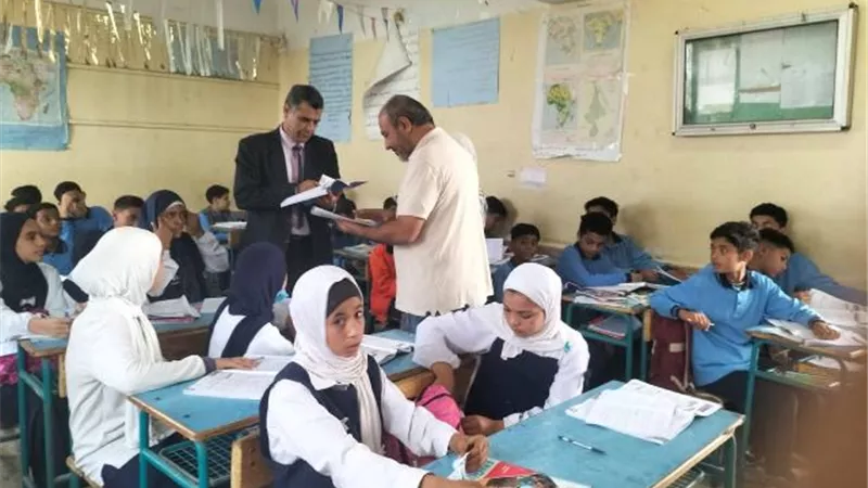 مدير تعليم الخانكة يتابع الامتحانات الشهرية في المدارس