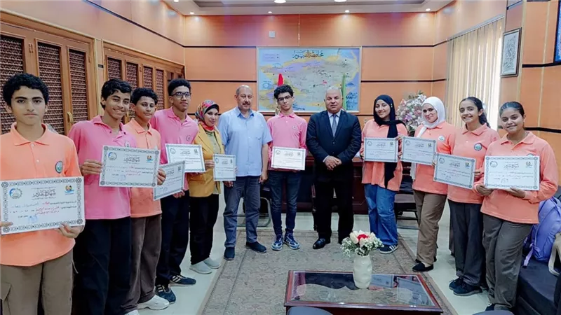 تعليم الفيوم ..يُكرم9طلاب ومعلمة الحاسب الآلي بمدرسةحمادة طنطاوي