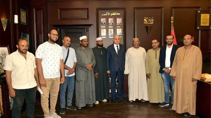 محافظ الأقصر يستقبل وفد إسنا ويؤكد استكمال مشروعات البنية التحتية