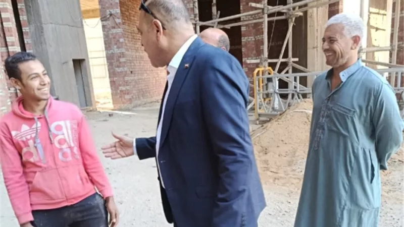 وزير العمل يوقف نشاط شركتى مقاولات لرفضهما التفتيش الميدانى