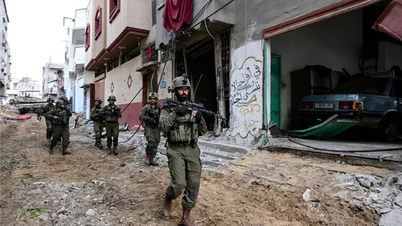 إصابة 12 جنديا إسرائيليا في حادث عملياتي قرب حدود قطاع غزة