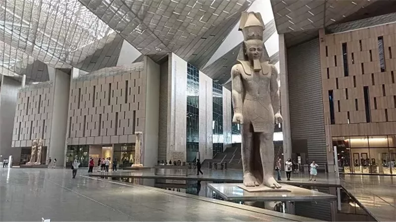 عبر قرن من الزمن.. 