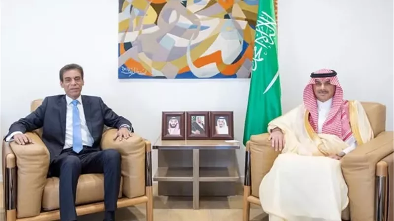 مساعد وزير الخارجية للشئون القنصلية يبحث أوضاع الجالية المصرية بالرياض