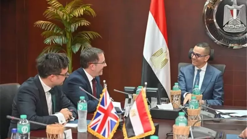 مصر والمملكة المتحدة تستعرضان الإصلاحات الاقتصادية قبل مؤتمر ديسمبر