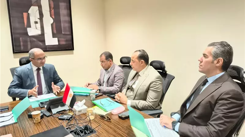 نائب وزير الإسكان يتابع موقف إعداد مسودة لائحة قانون تنظيم مرفق مياه الشرب