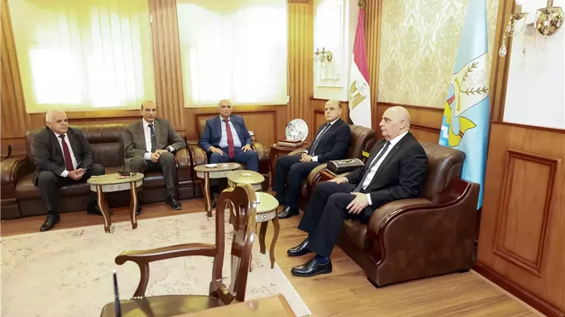 محافظ كفرالشيخ يناقش استعدادات افتتاح مكتب توثيق الخارجية