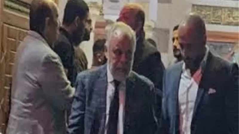أشرف زكى يشارك فى عزاء شقيق الفنانة فريدة سيف النصر
