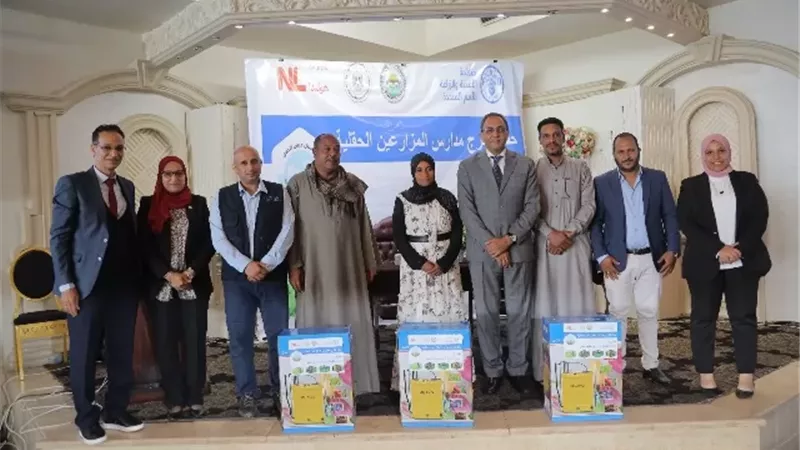 محافظ قنا يشهد احتفالية تخريج مدارس المزارعين الحقلية
