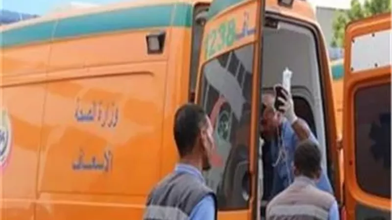 أمن القاهرة ينقل مريضة غير قادرة على الحركة إلى المستشفى