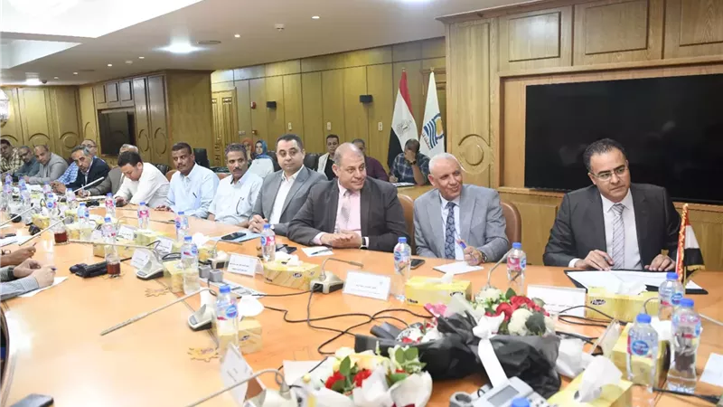 محافظ قنا يبحث الاستعدادات لانتخابات مجلس النواب