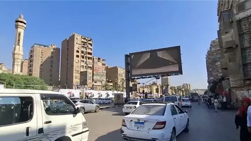 محافظ الجيزة: بدء تشغيل شاشات العرض بالميادين لبث المواد التوعوية