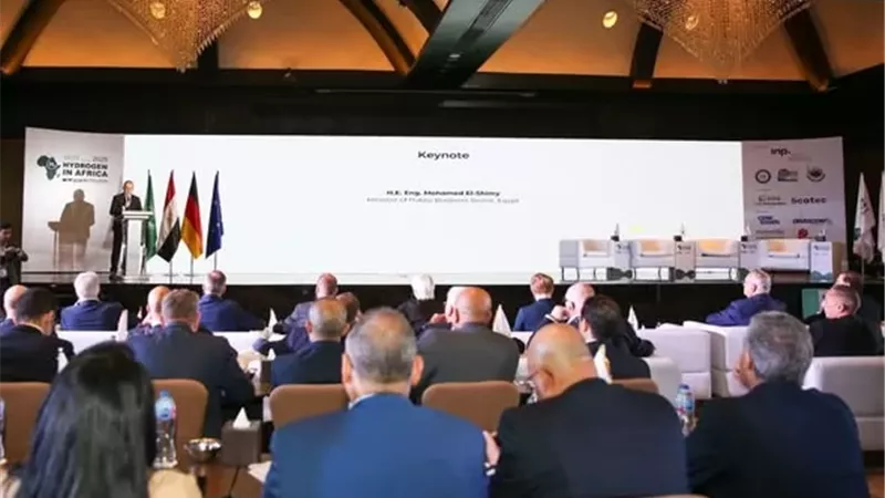 وزير قطاع الأعمال: الهيدروجين الأخضر وقود المستقبل لمصر