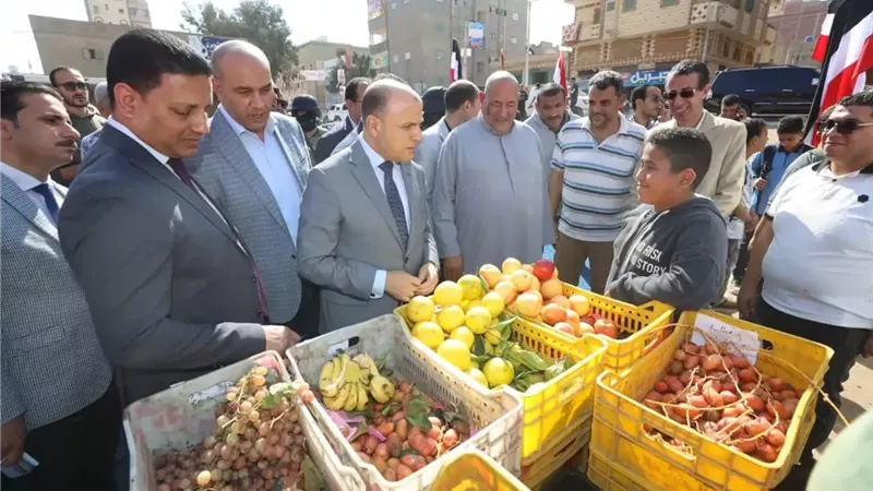 محافظ كفرالشيخ يتفقد سوق اليوم الواحد بالرياض
