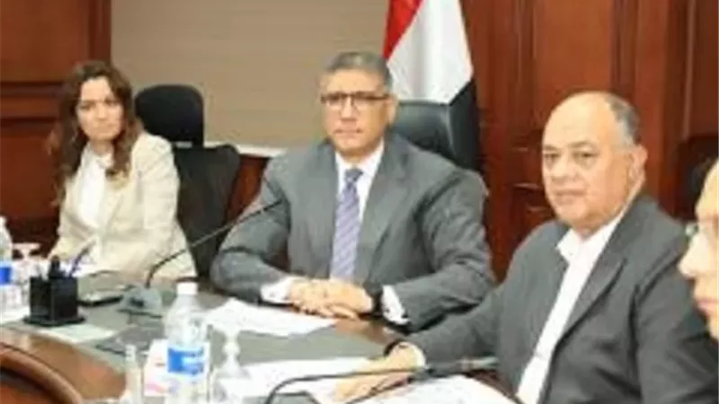 محافظ الجيزة يعقد اللقاء الأسبوعي لبحث شكاوى المواطنين