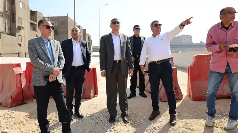محافظ الجيزة يعاين الحالة العامة للطرق والمحاور المرورية