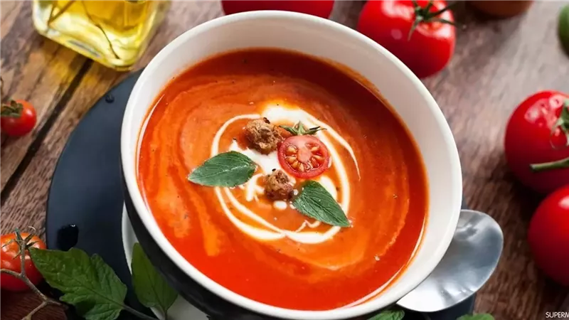 شوربة الطماطم.. لذيذة ومفيدة وسهلة التحضير