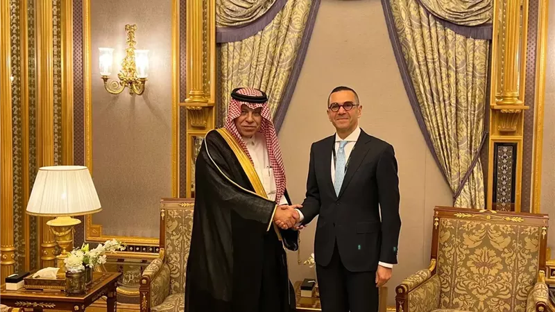 وزير الاستثمار يبحث مع وزير التجارة السعودي تعزيز العلاقات الاستثمارية