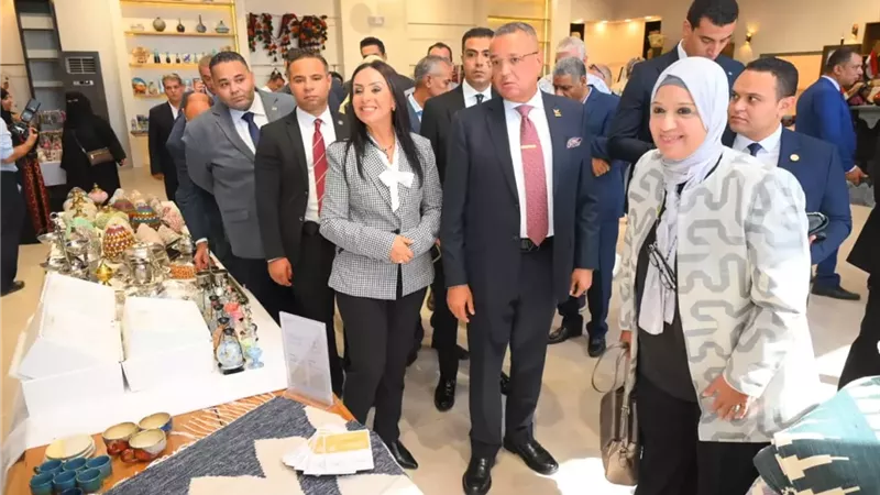 وزيرة التضامن ومحافظ جنوب سيناء يتفقدان القرية التراثية بشرم الشيخ