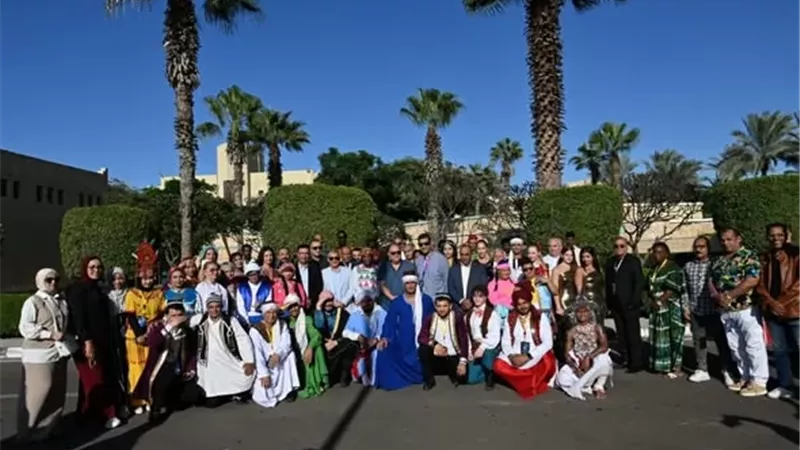 محافظ الإسماعيلية يستقبل رؤساء وفود مهرجان الفنون الشعبية