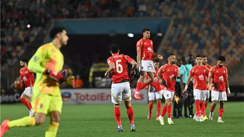 توروب يعلن تشكيل الأهلي لمواجهة بتروجيت في الدوري
