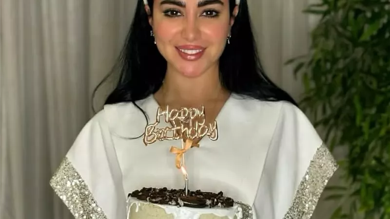 بتورتة عيد ميلادها.. ميرهان حسين تلفت الأنظار فى أحدث ظهور .. شاهد